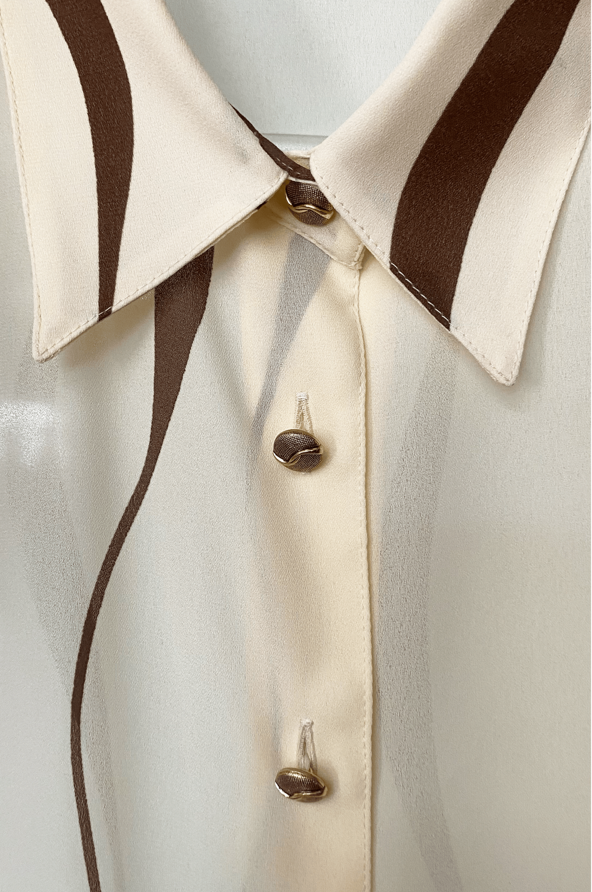 Camisa com detalhes